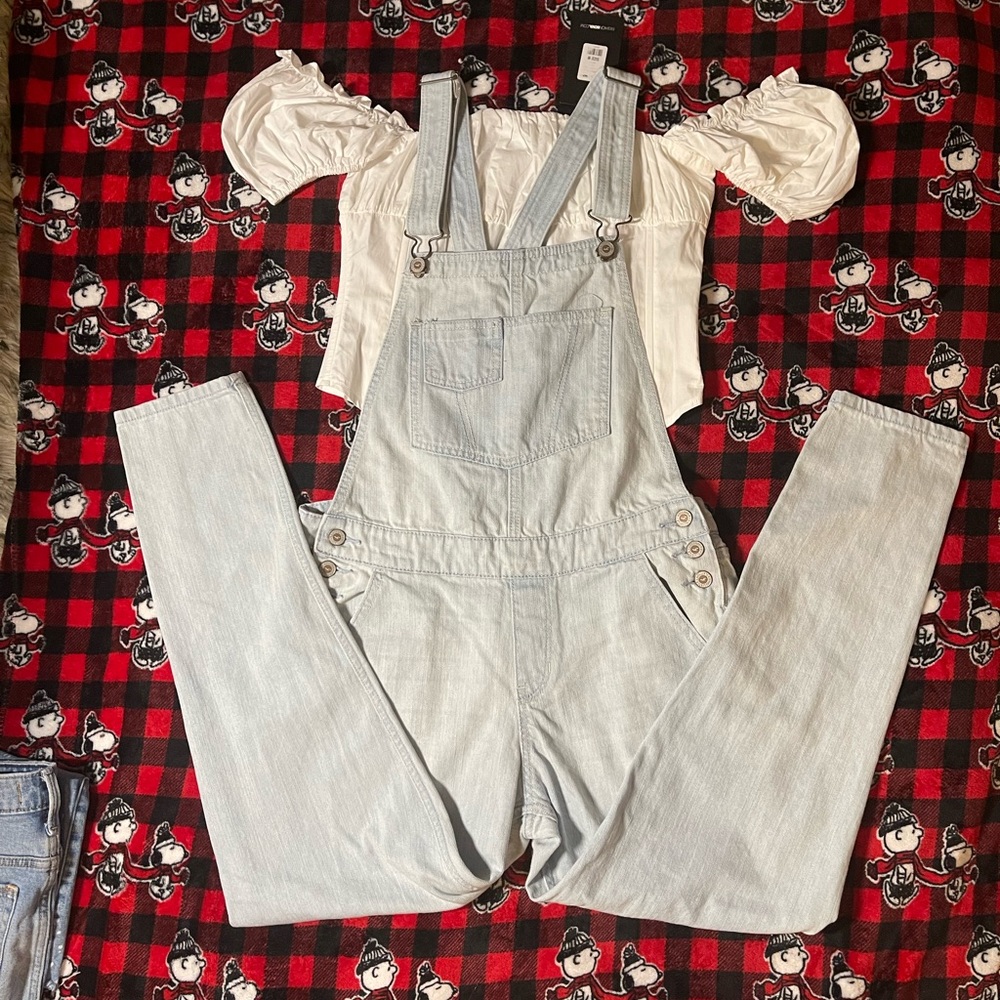 Hollister Abercrombie. Overalls Size: M

Please checkout my other items!